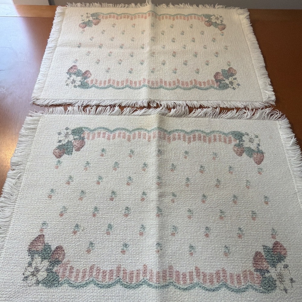 Vtg Shabby Chic Strawberry Placemats With Fringe Border Set Of 2